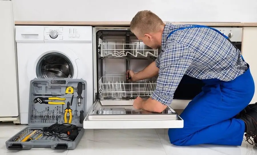 Adapazarı Profilo servisi teknisyen ekibi beyaz eşya tamiri yaparken